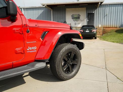 Used 2021 Jeep Wrangler Unlimited Sahara AWD/4WD image 18