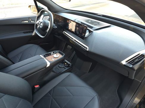 Used 2023 BMW iX M60 image 24