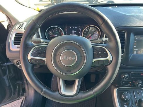 Used 2019 Jeep Compass Latitude w/ Cold Weather Group image 10