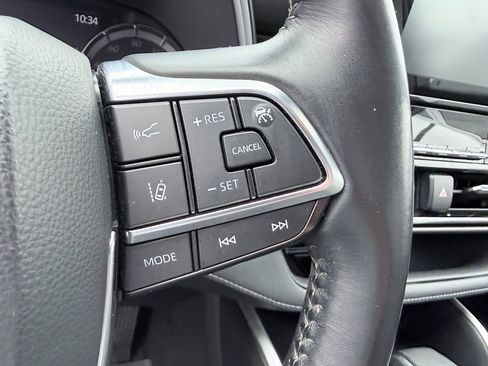 Used 2021 Toyota Highlander XLE image 15