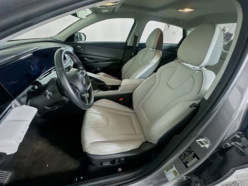 Used 2024 Hyundai Elantra Limited image 13