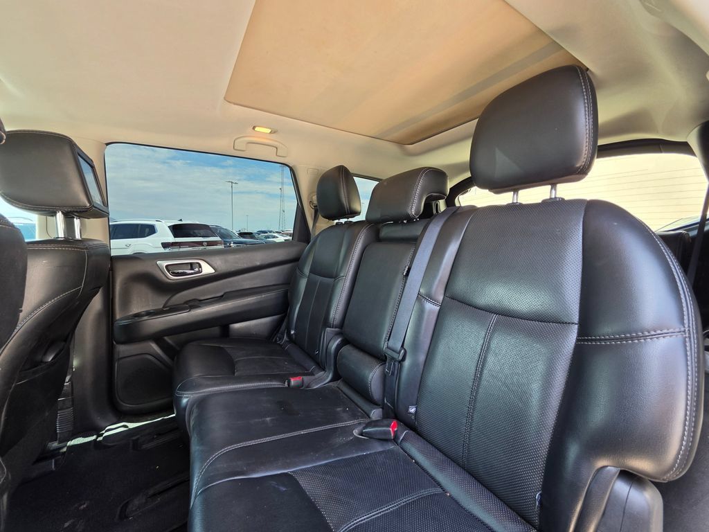 Used 2017 Nissan Pathfinder Platinum w/ Family Entertainment Package AWD/4WD image 20