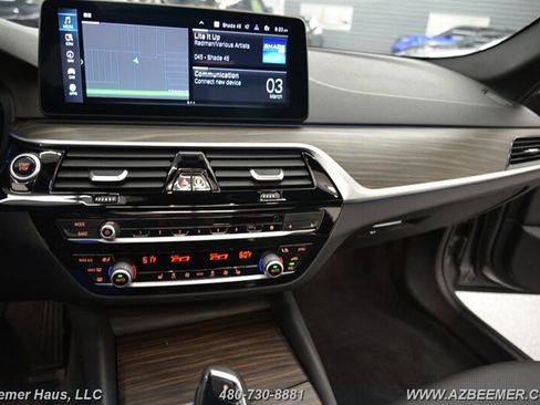 Used 2022 BMW 530e w/ Premium Package RWD image 37