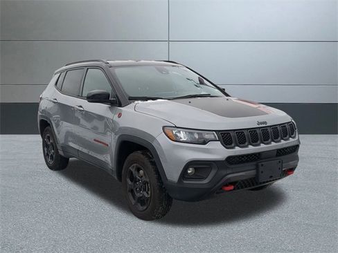 Used 2024 Jeep Compass Trailhawk image 8