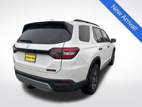 Used 2025 Honda Pilot TrailSport image 6