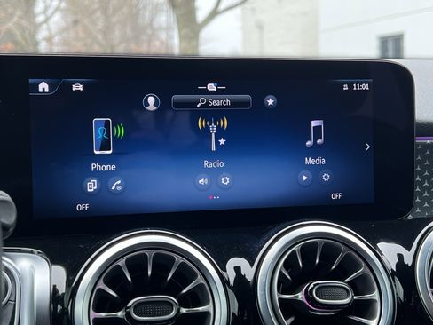 Certified 2025 Mercedes-Benz GLB 250 4MATIC image 24