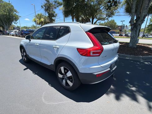 Used 2021 Volvo XC40 T5 Momentum w/ Premium Package AWD/4WD image 12