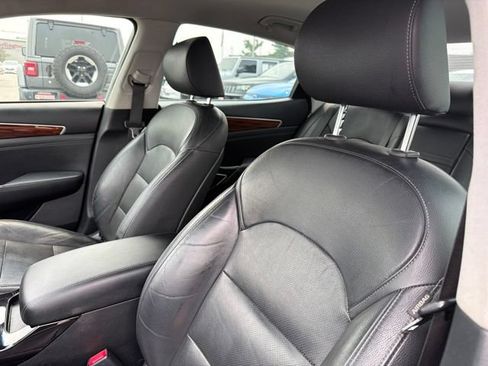 Used 2017 Kia Cadenza Premium FWD image 15