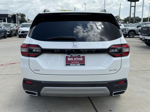 Used 2025 Honda Pilot Elite image 6