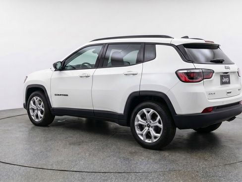 Used 2025 Jeep Compass Latitude AWD/4WD image 6