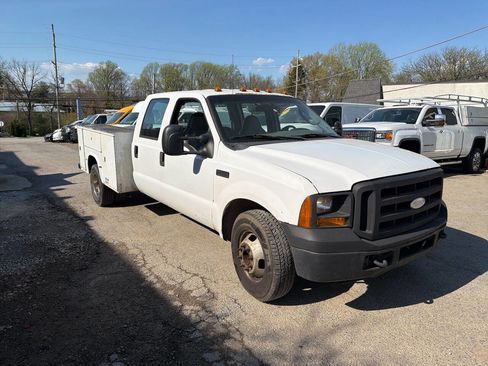 Used 2006 Ford F350 XL image 3
