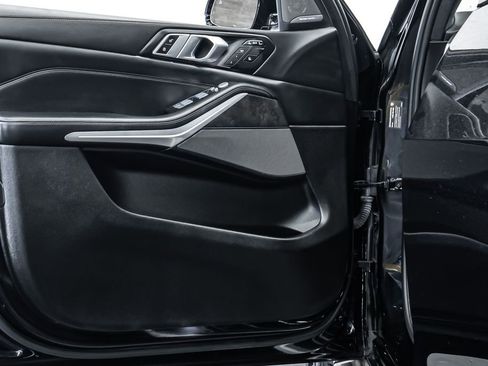 Used 2023 BMW X7 xDrive40i w/ M Sport Package image 18