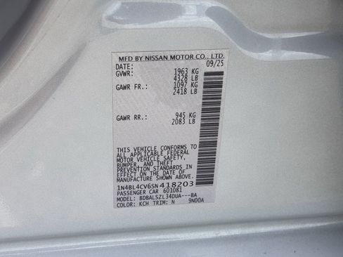 Used 2025 Nissan Altima 2.5 SR FWD image 33