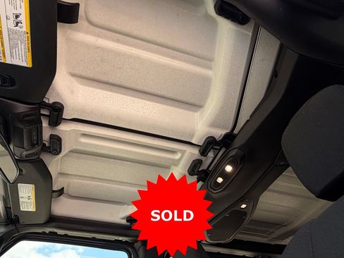 Used 2025 Jeep Wrangler Unlimited Sahara AWD/4WD image 32