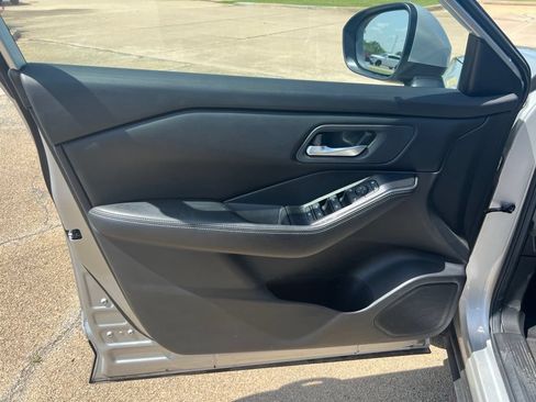 Used 2024 Nissan Rogue SV FWD image 26