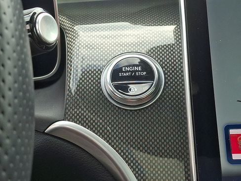 Used 2024 Mercedes-Benz GLC 300 4MATIC image 24