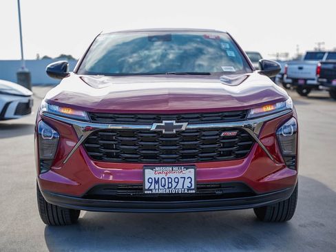 Used 2024 Chevrolet Trax RS w/ Driver Confidence Package image 2