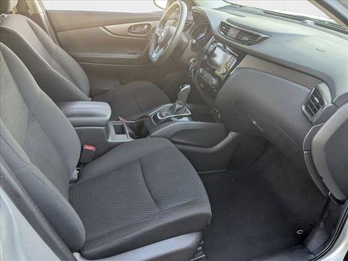 Used 2020 Nissan Rogue Sport S image 18