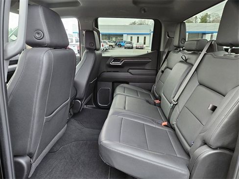 Used 2025 GMC Sierra 1500 SLT image 8