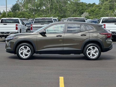 Certified 2024 Chevrolet Trax LS w/ LS Convenience Package FWD image 2