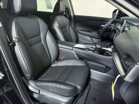 Certified 2026 Nissan Rogue SV AWD/4WD image 14