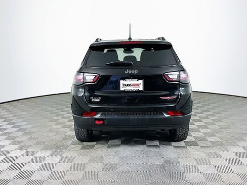 Certified 2025 Jeep Compass Trailhawk w/ Trailhawk Elite Group image 10