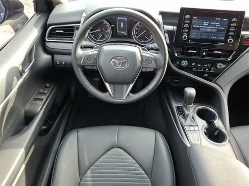 Used 2023 Toyota Camry SE image 11