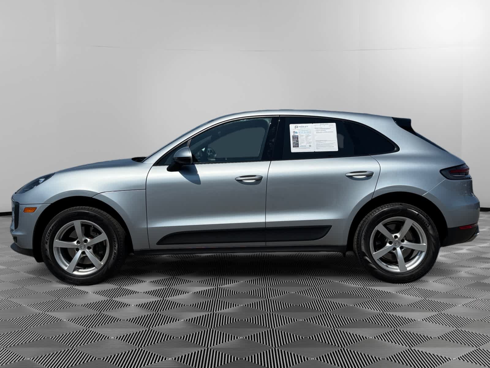 Used 2020 Porsche Macan AWD/4WD image 2