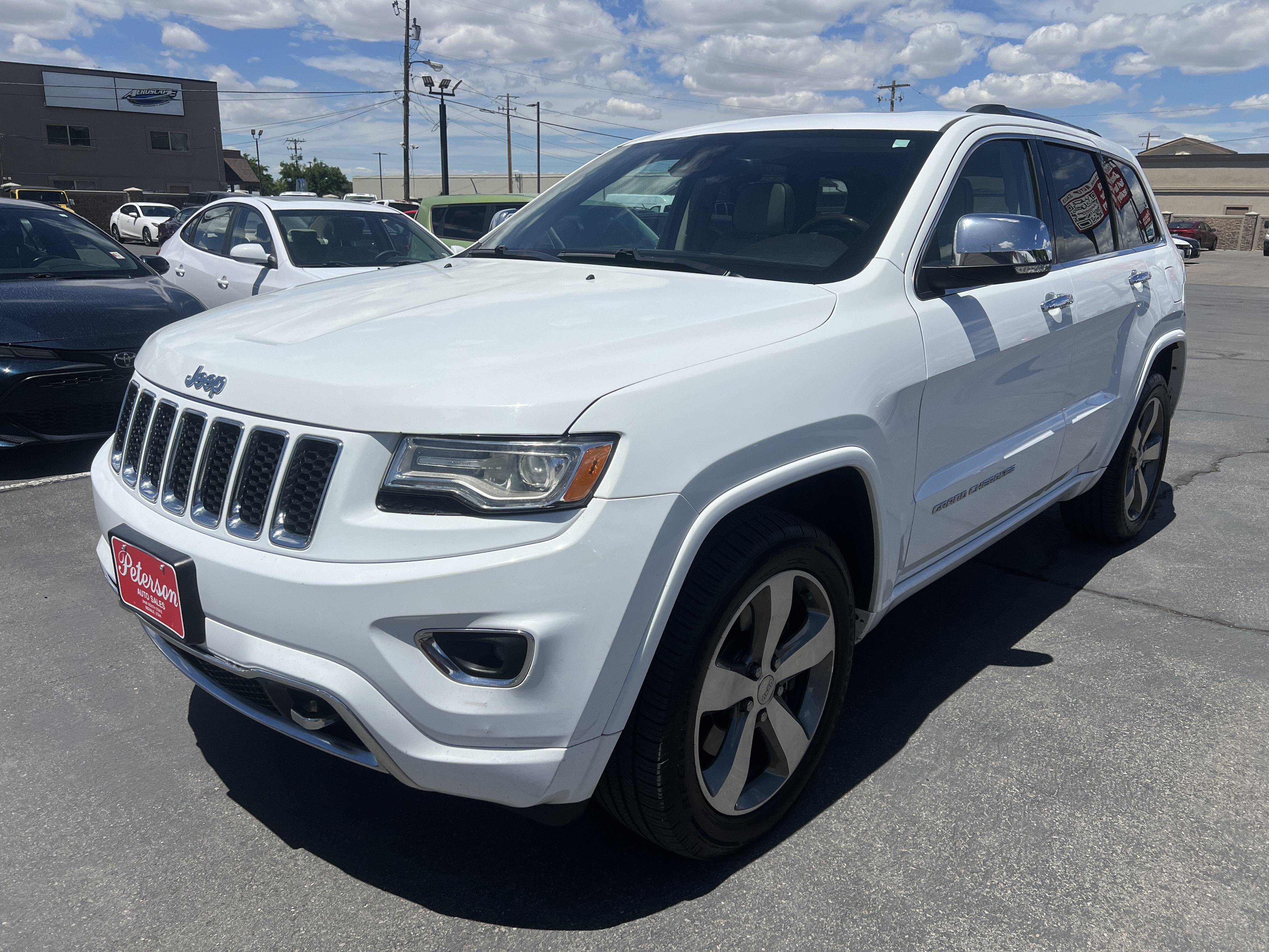 Used 2015 Jeep Grand Cherokee Overland w/ Advanced Technology Group AWD/4WD image 2