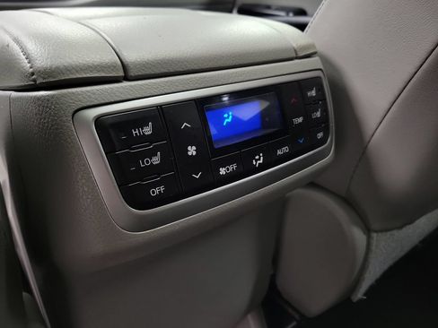 Used 2019 Toyota Highlander Limited Platinum AWD/4WD image 32