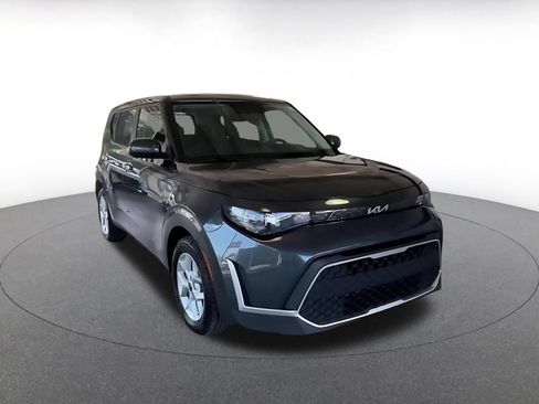 Used 2025 Kia Soul LX w/ LX Technology Package FWD image 3
