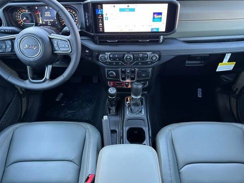 New 2026 Jeep Gladiator Mojave image 13