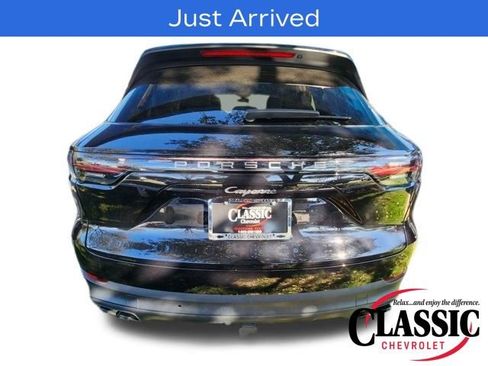 Used 2022 Porsche Cayenne Platinum Edition image 8