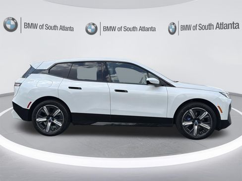 Used 2024 BMW iX xDrive50 w/ Premium Package AWD/4WD image 28