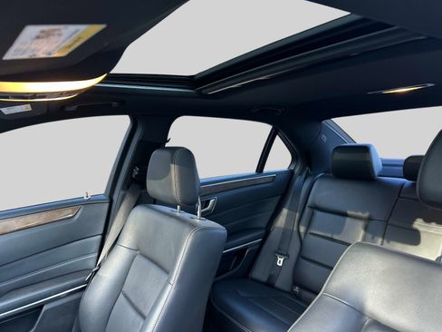 Used 2014 Mercedes-Benz E 350 4MATIC Sedan image 24