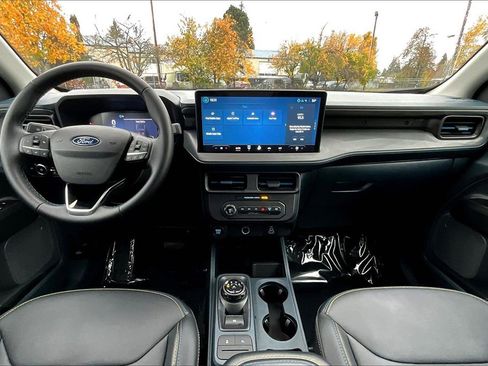 Used 2025 Ford Maverick Lobo image 17