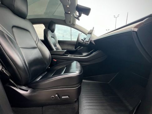 Used 2021 Tesla Model Y Long Range image 29