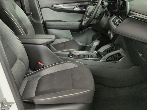 Used 2024 Chevrolet TrailBlazer LT w/ LT Cold Weather Package image 25