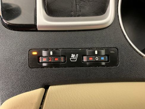 Used 2015 Toyota Highlander Limited w/ Driver Technology Package AWD/4WD image 29