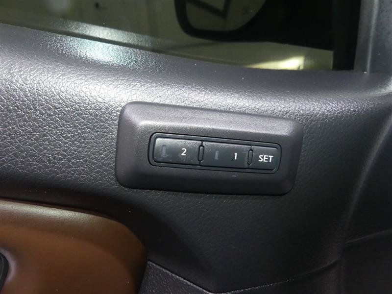 Used 2017 Nissan Titan Platinum Reserve AWD/4WD image 19