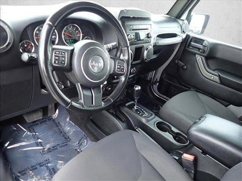 Used 2017 Jeep Wrangler Unlimited Sport w/ Connectivity Group AWD/4WD image 10