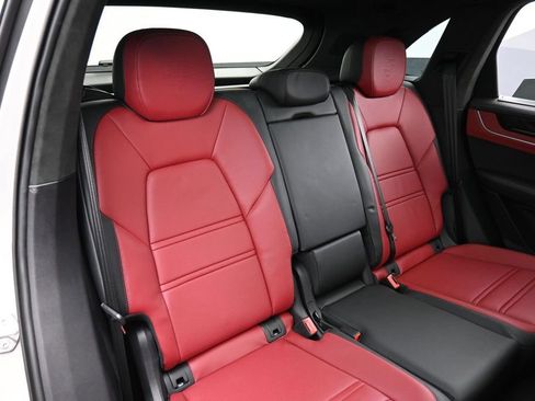 Certified 2025 Porsche Cayenne GTS AWD/4WD image 28