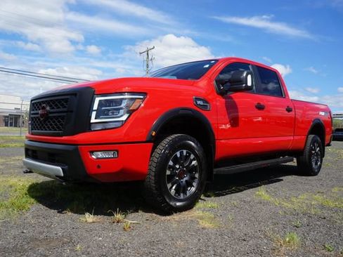 Used 2024 Nissan Titan PRO-4X w/ Pro-4x Convenience Package AWD/4WD image 3