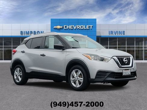 Used 2019 Nissan Kicks S FWD image 1