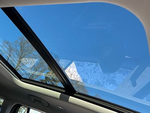 Used 2023 Jeep Grand Cherokee L Limited image 18