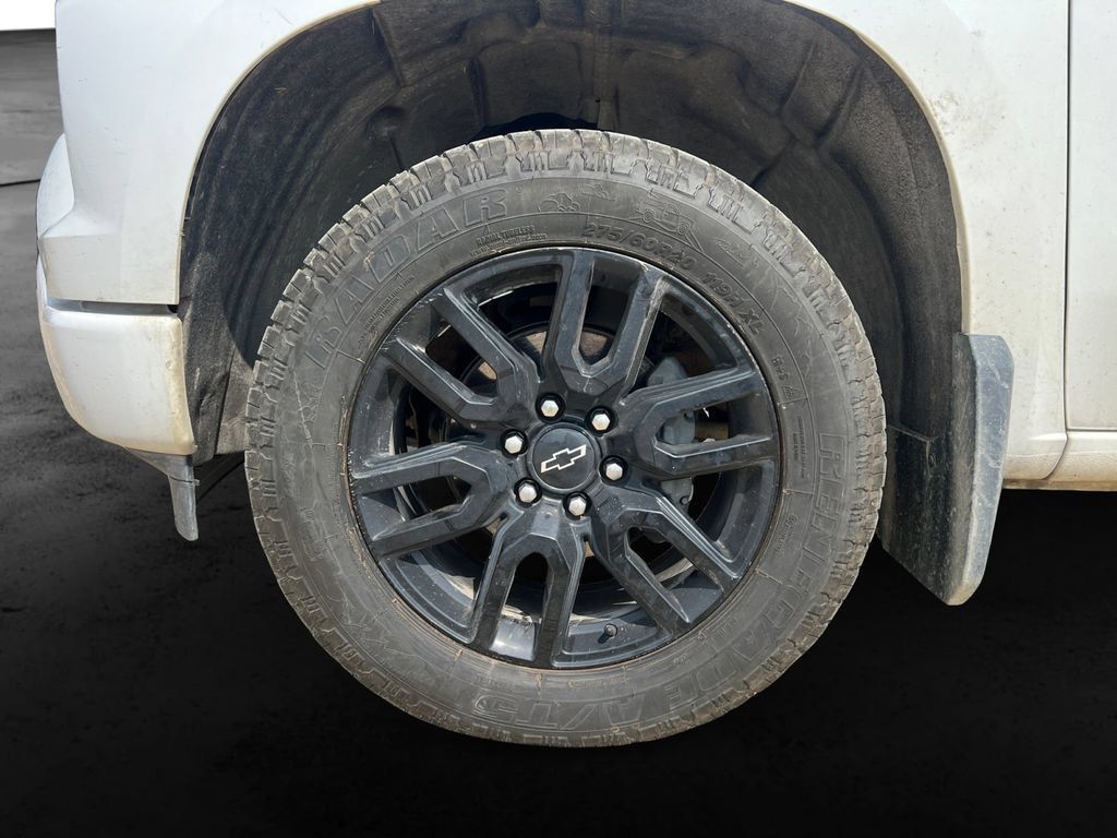 Used 2024 Chevrolet Silverado 1500 RST w/ Z71 Off-Road Package AWD/4WD image 13
