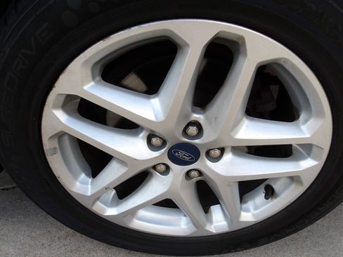 Used 2015 Ford Fusion SE FWD image 29