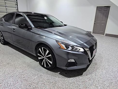 Used 2019 Nissan Altima 2.5 SR FWD image 3