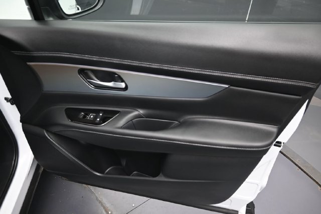 Certified 2025 Nissan Murano SL w/ Cargo Package AWD/4WD image 37