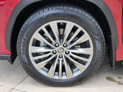 Used 2021 Toyota Highlander Platinum AWD/4WD image 14
